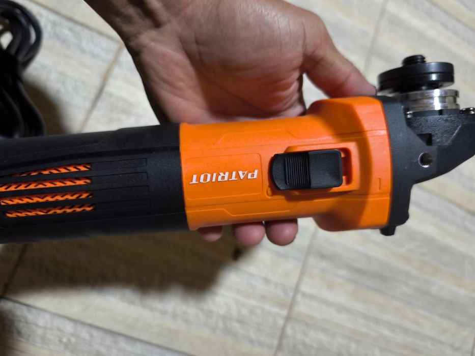 Качественный новый Болгарка