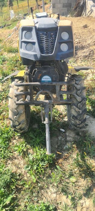 Vând motocultor 11cp  4x4 pe motorina pornire electrica și demarou cu remorca și accesorii