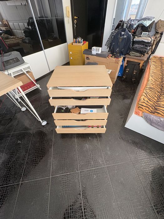 Офис контейнер с чекмеджета на колелца IKEA Alex – Отлично състояние!