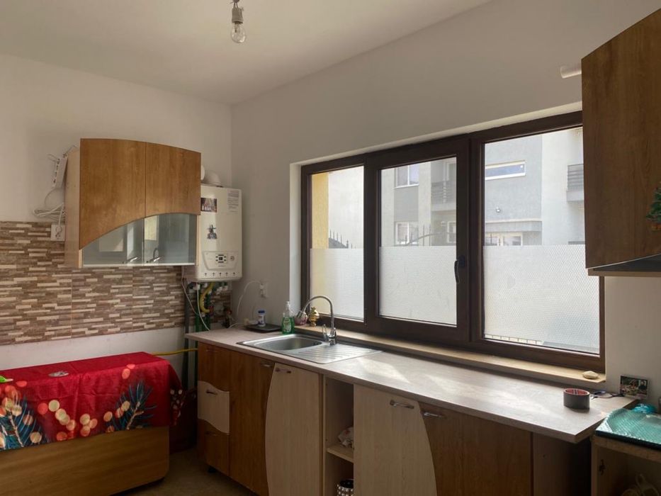 Închiriez apartament 2 camere cu gradină