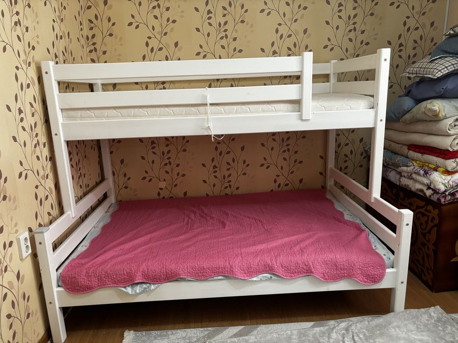 Двухъярусная кровать
