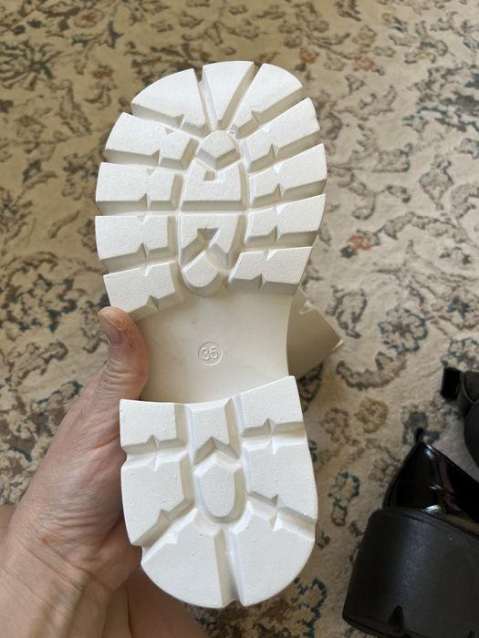 продаю новые школьные обуви