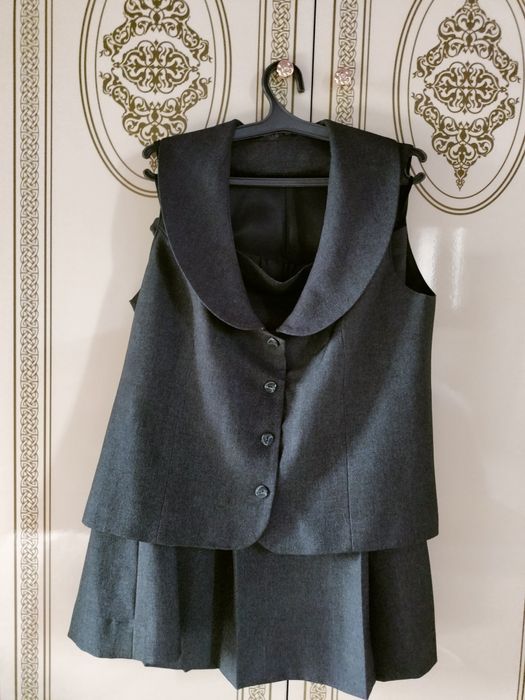 Продам женский костюм