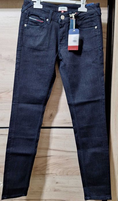 Blugi dama. Tommy Jeans si Tommy Hilfiger My Clothes pe Facebook