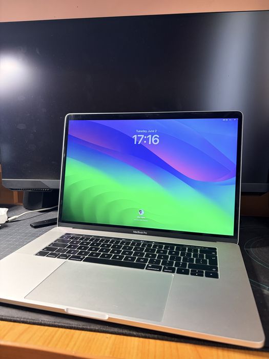 Apple MacBook pro 15’ TouchBar 2018 i7 512gb 16gb Ram