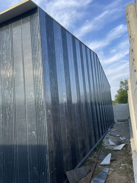 Hala metalica service auto acoperit cu panou sanwich de10