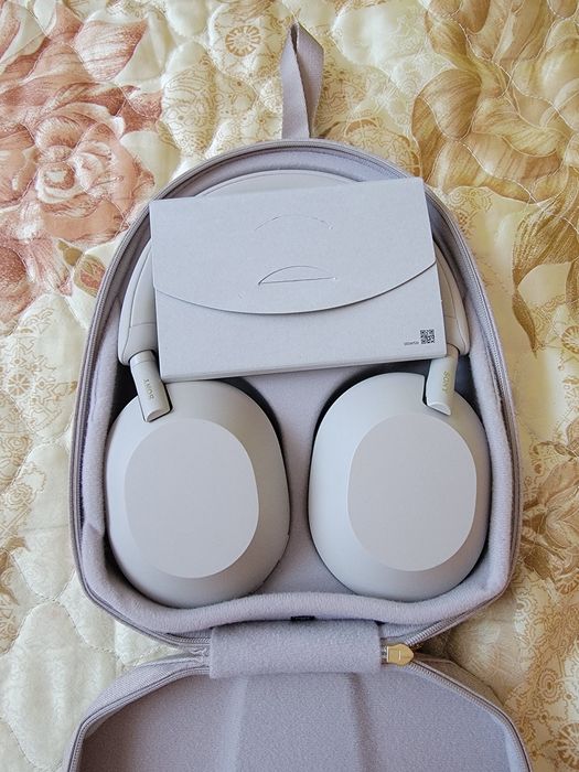 Слушалки Sony WH-1000XM5 Сребристи