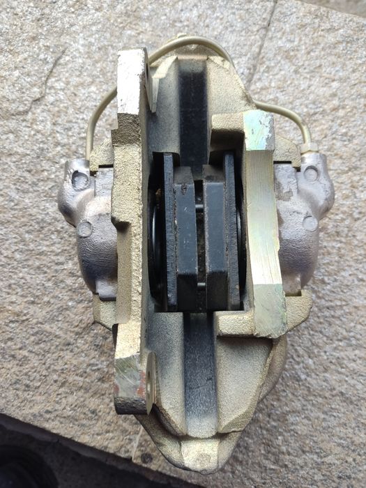 Десен преден спирачен апарат за Лада 2105