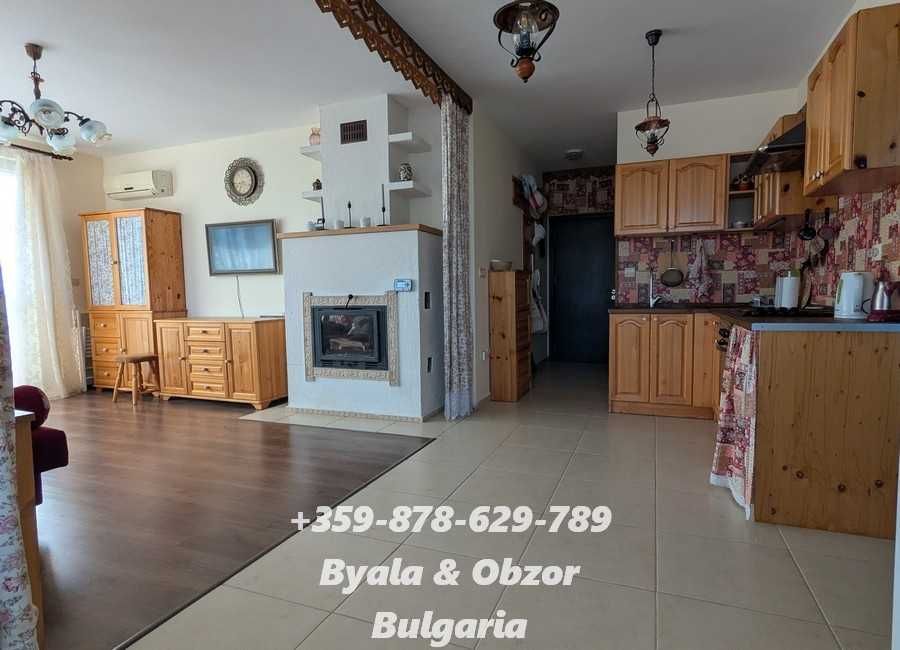 Просторен двустаен апартамент с камина