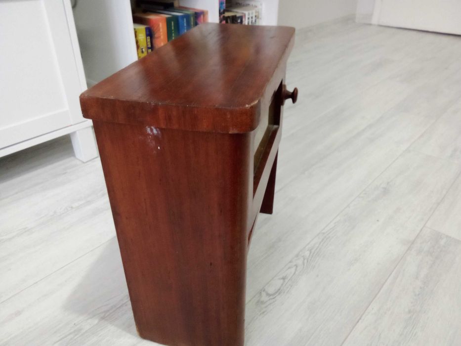 Стар шкаф,тоалетка