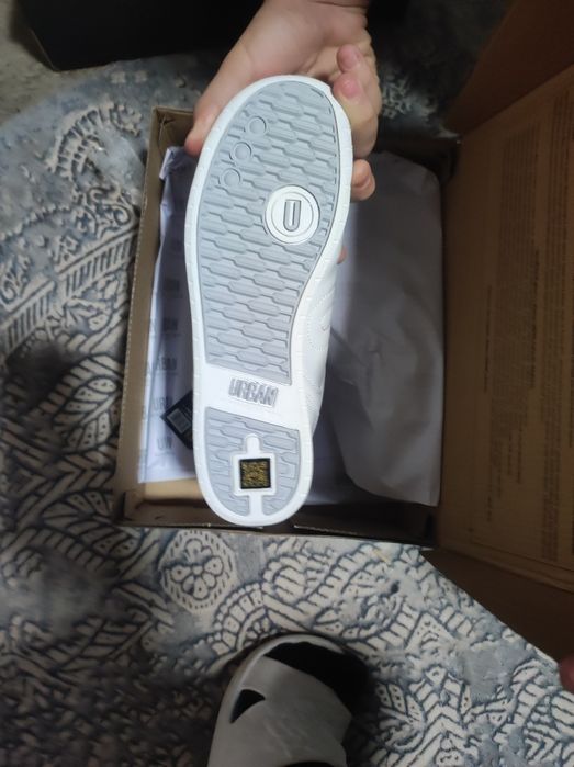 продам новые кроссовки Urban