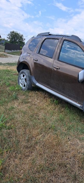 Dacia duster 1.6 benzina  si gpl, avariata
