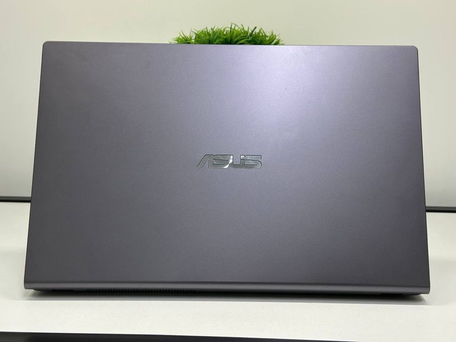 Asus core i3-7 / ram 8gb / ssd 128 gb / —
