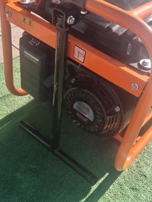 Бензинов генератор