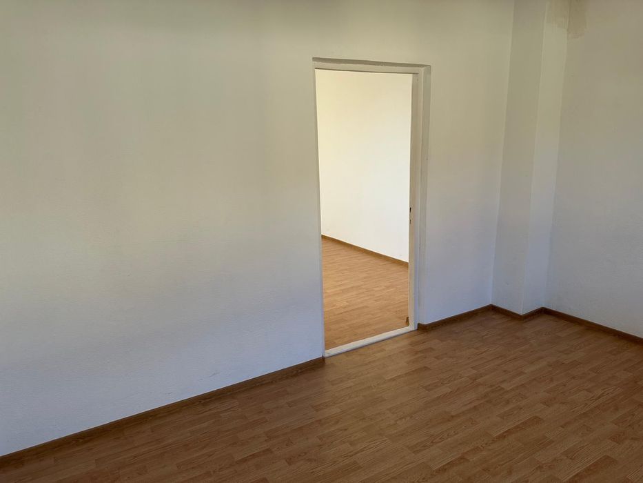 proprietar, vând casă pe stradă liniștită