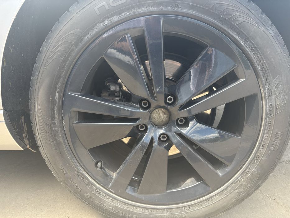 Vand jante seat r18 ,se potrivesc pe vw ,skoda,audi pretul este de 2000 ron fara anvelope sau cu anvelope la pretil de 2600 ron (235 50 r18)