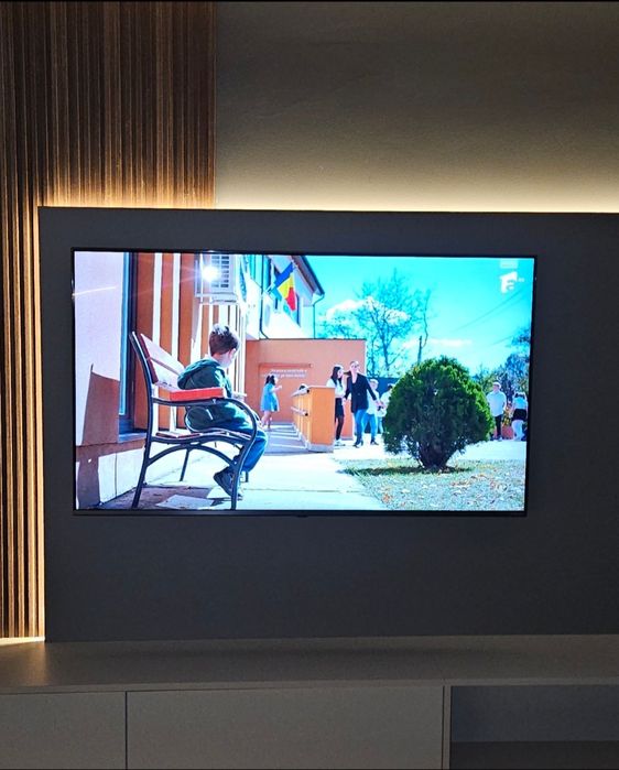 Televizor Smart 4K Ultra 139 cm