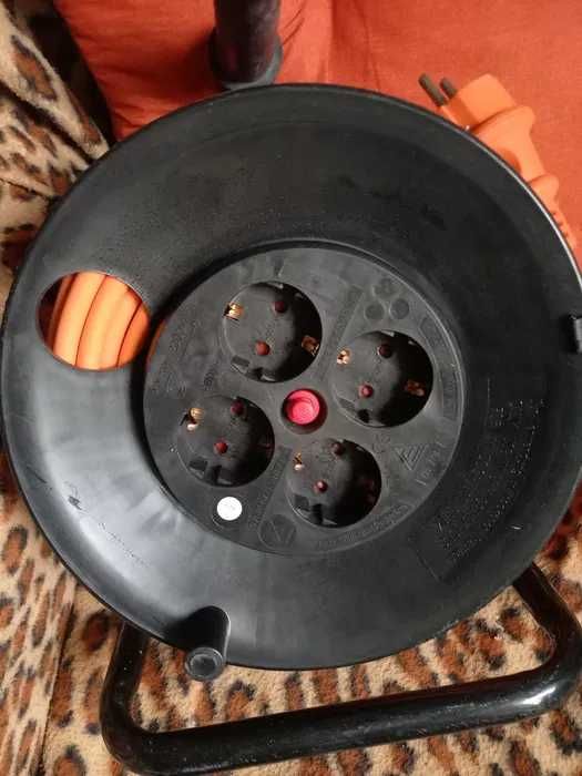 Nou,Derulator BACHMANN,Rola Tambur,4 Prize,25 m,3x2,5 mmp,intrerupator