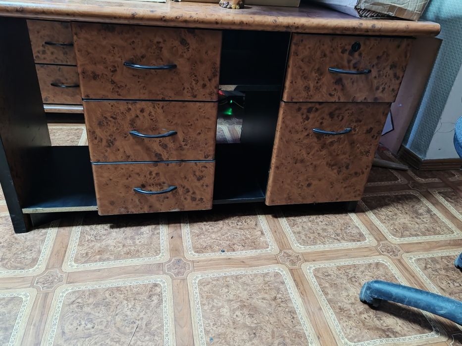 Продам мебель для офиса.