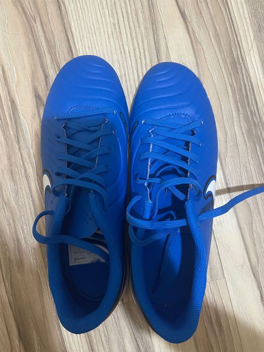 Футболни обувки…