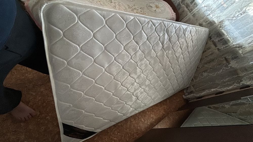 Продам срочно матрас новыц