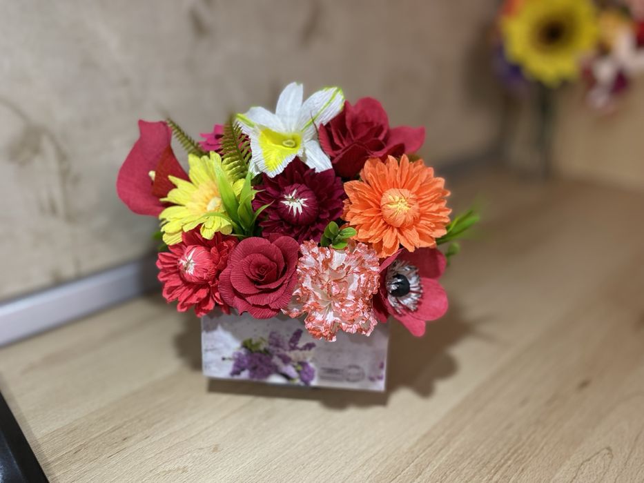 Aranjamente florale din hartie floristica