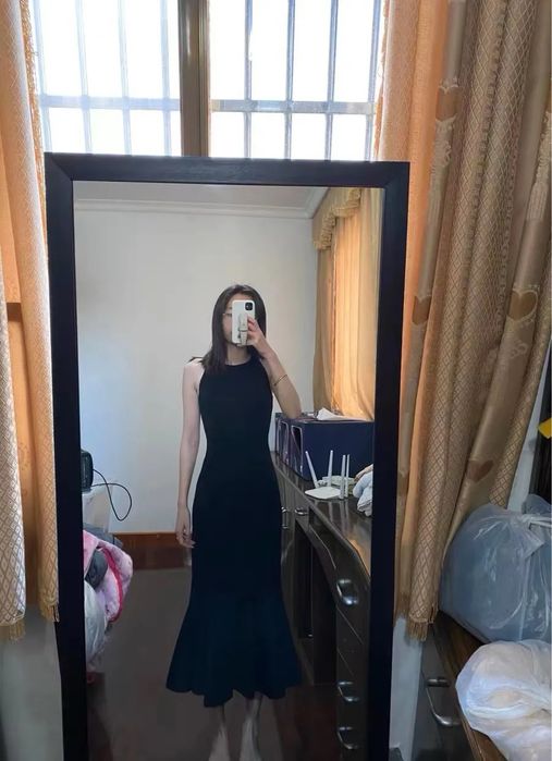 Черное платье Slim Fit