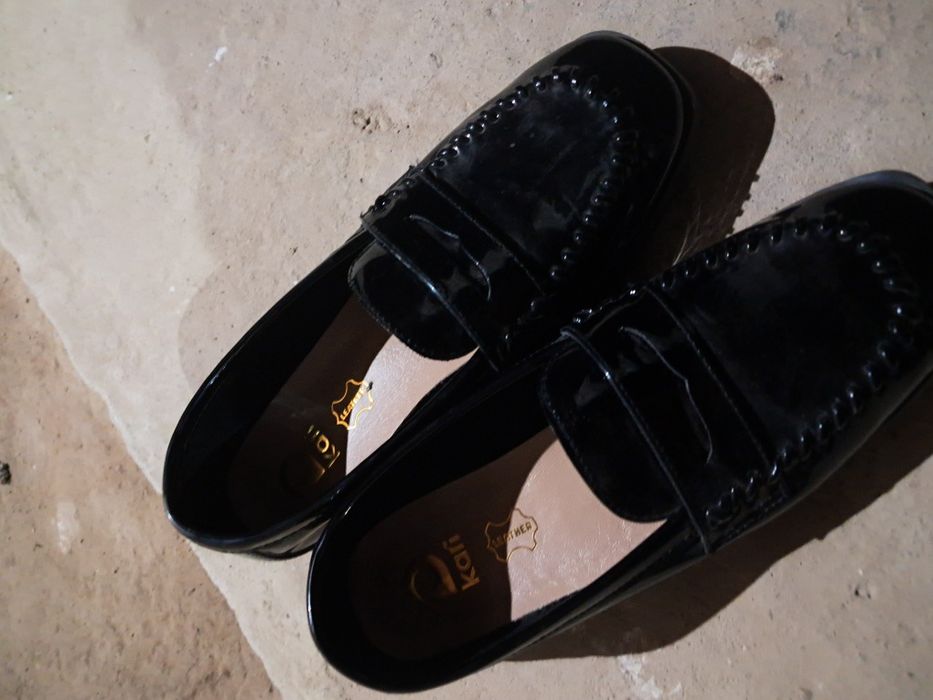 Продаются туфли лакированные