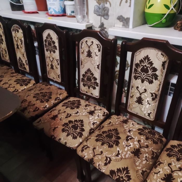 Продам большой стол и 10 стульев