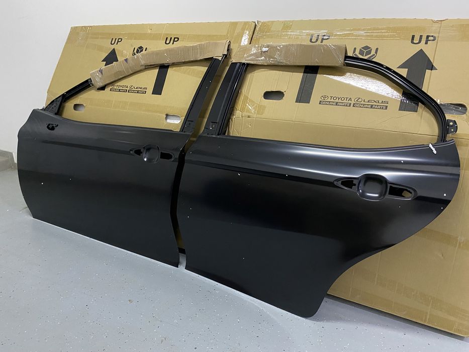 Дверь Оргинал Toyota Camry 70