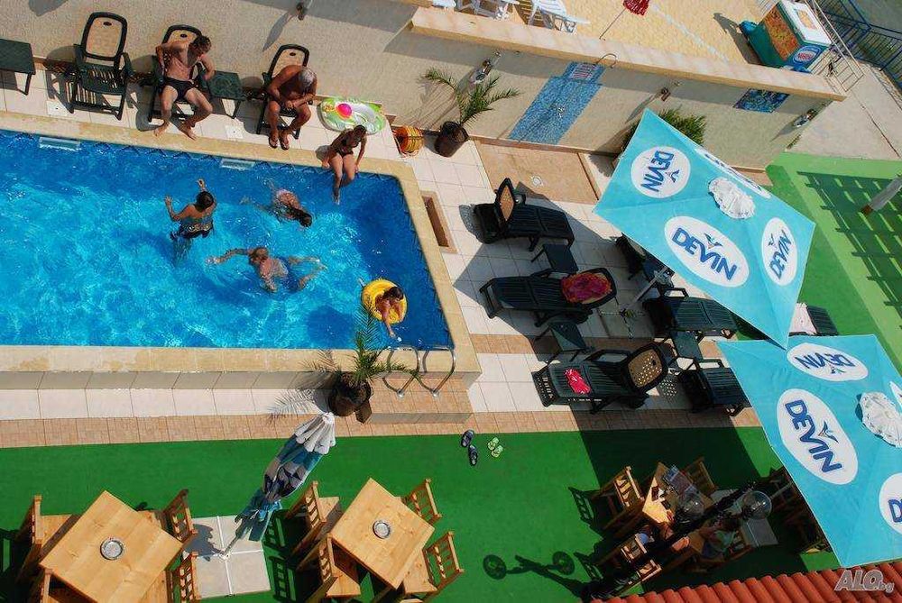 Продаваме хотел разположен на брега на морето в гр. Несебър