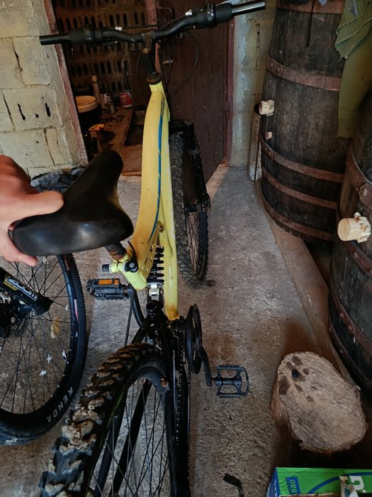 Vând bicicleta roți pe 26