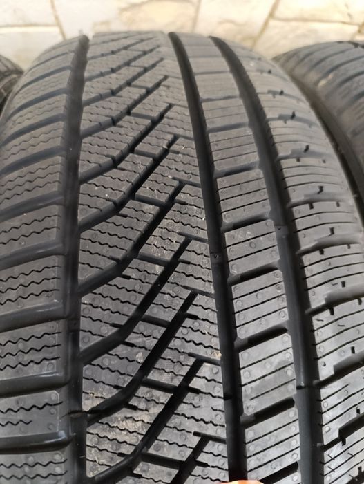 Зимни гуми Petals 225/50/17 dot 3825