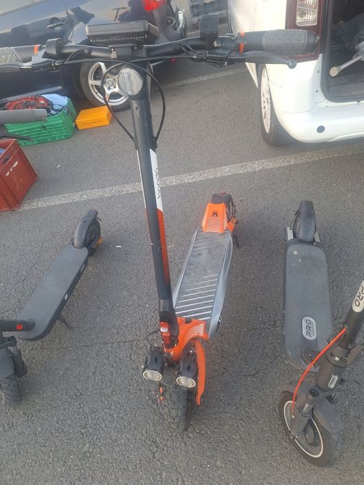 Vind 3 trotinete electrce stare perfecta de functionare cu incarcator