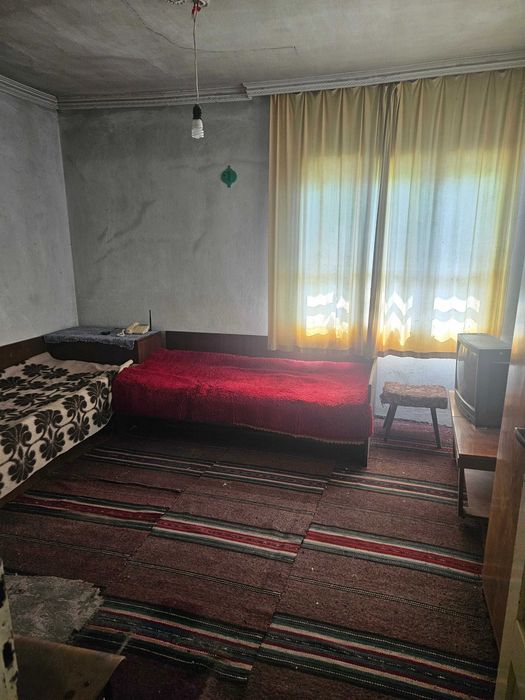 Масивна здрава къща в село Тотлебен