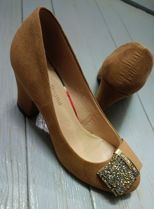 Женская обувь на каблуках