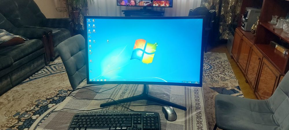 Продам компьютер + стол