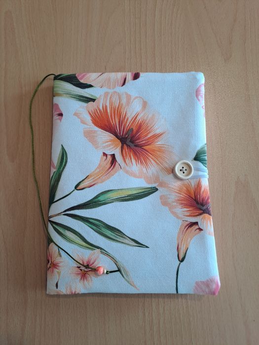 Текстилни калъфи / дрешки за книги