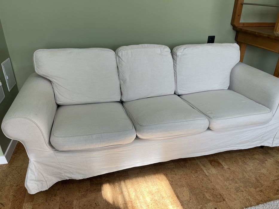 Canapea trei locuri