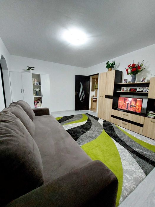 Vând apartament 2 camere sau schimb cu 3 camere + diferență.