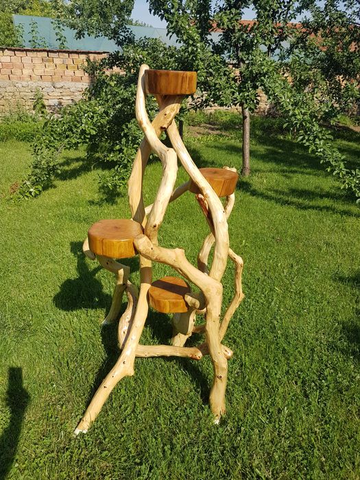 Цветарник-уникат от масивно дърво