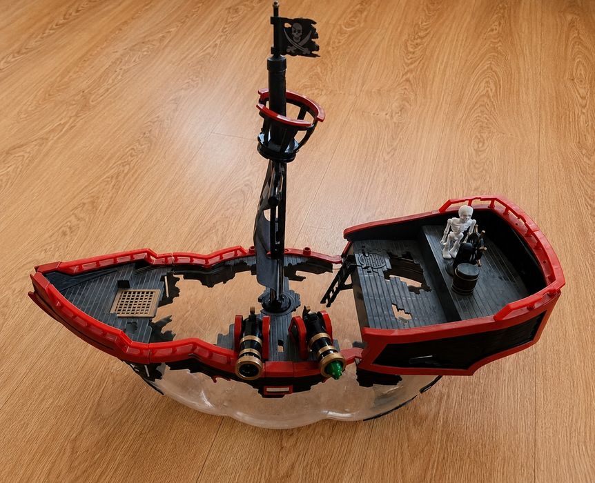 Acvariu Corabia Piratilor