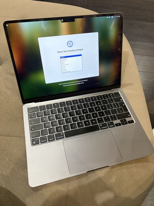 Macbook Air M2 - 16GB RAM, 256GB SSD