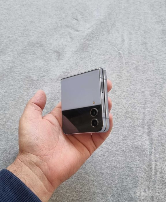 Samsung Galaxy Z Flip 4 256/8GB ideal Sotiladi