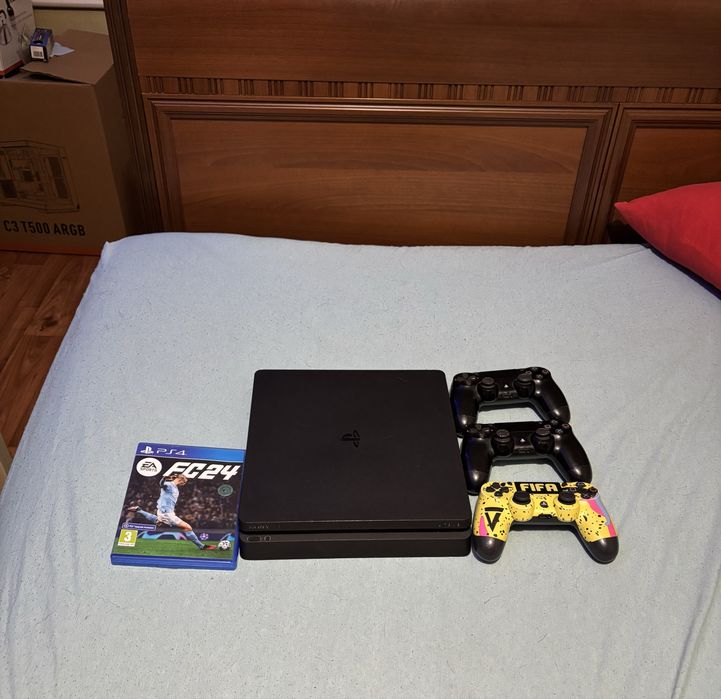 Продам SONY PS4 slim 1 TB