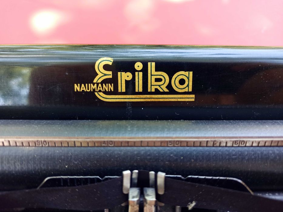 Немска ретро пишеща машина Ерика (Erika), Seidel & Naumann – КАТО НОВА