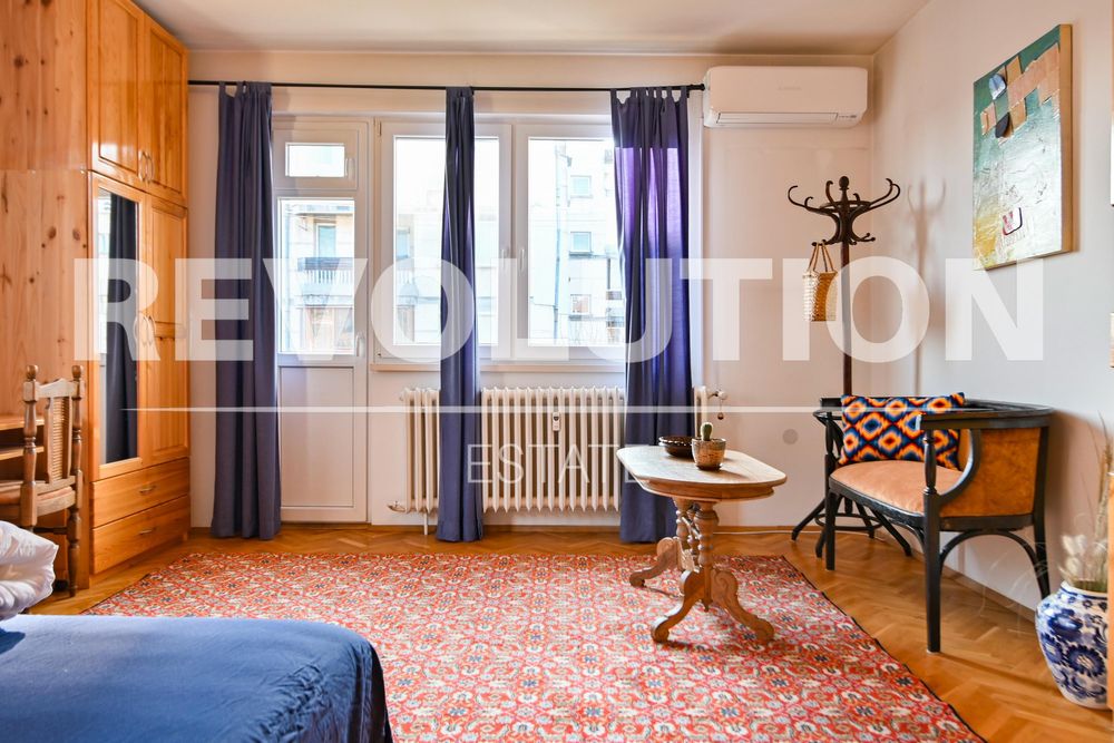 Дава се под наем Тристаен апартамент в София, Център - 135 кв.м за 1100 € - Снимка #11