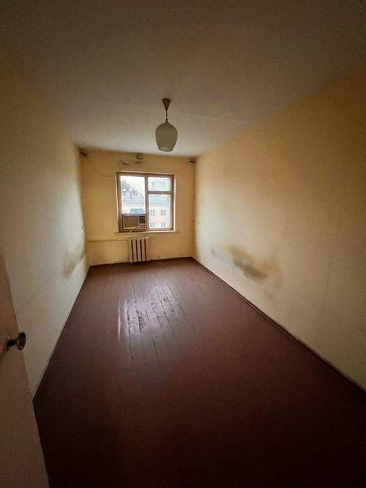 Продается 4-комнатная квартира под капитальный ремонт!