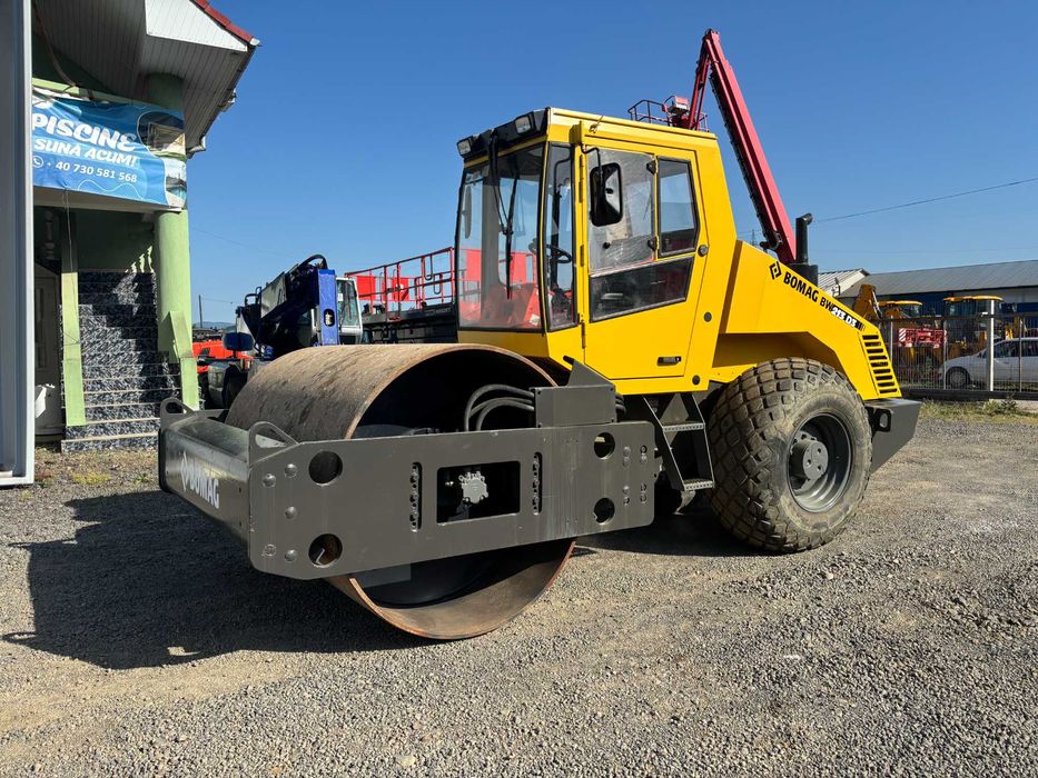 Cilindru compactor terasamente BOMAG BW 213 D-3, 12 tone