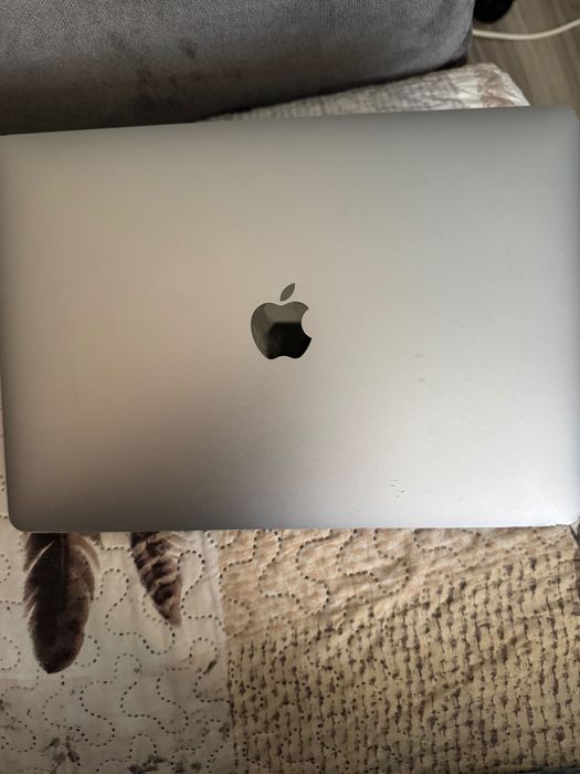 Vând laptop MacBook pro 2020
